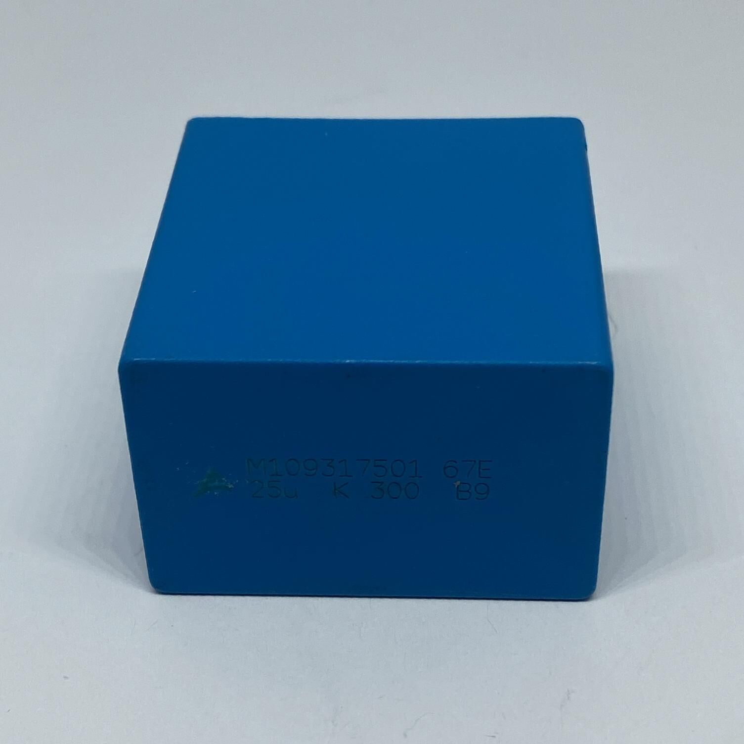 25UF 300V Polyester Kondansatör %10 RM:37.5