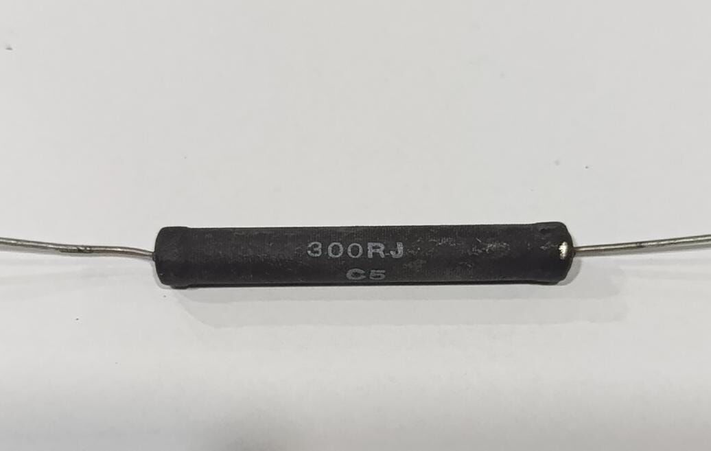 300R %10 8W Porselen Direnç