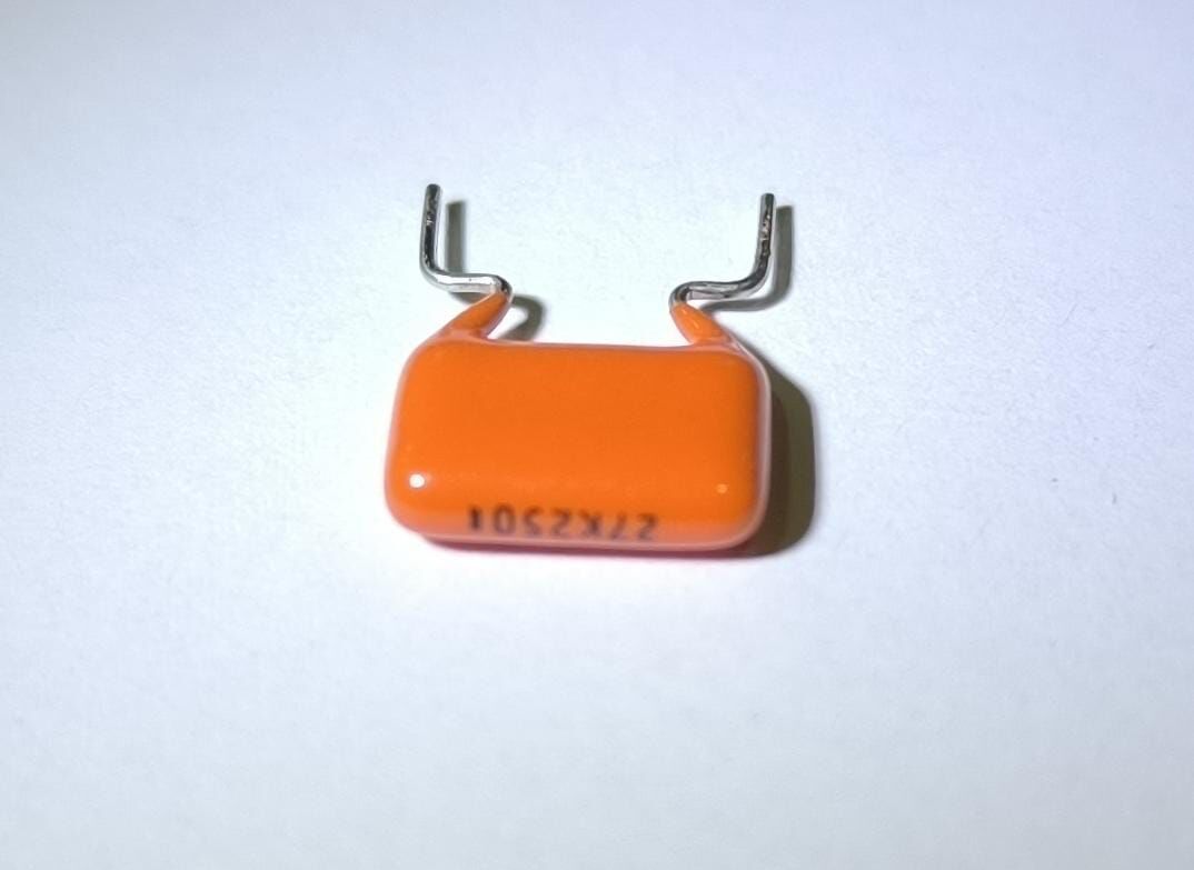 27NF 250V Damla Tipi Polyester Kondansatör %10 RM:10 MKT