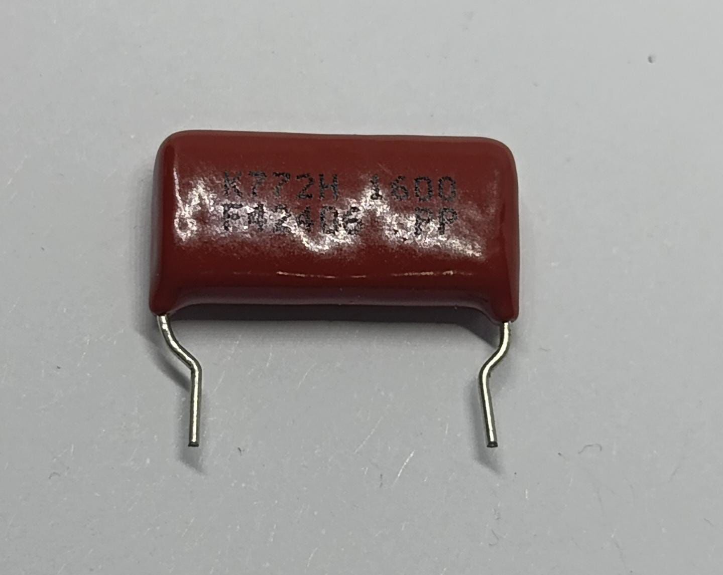 7.7NF 1600V %3.5 RM:25-20MM KISA AYAK POLYESTER KONDANSATÖR