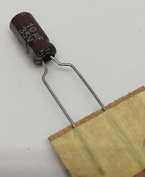 10uF 35V Elektrolitik Kondansatör 105C 4X7 RM:5