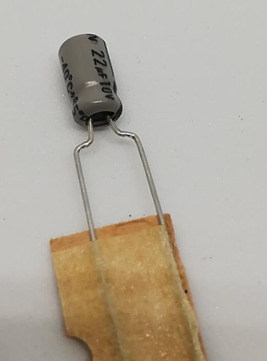 22uF 10V 4X7 85'Elektrolitik Kondansatör