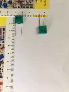 2.7NF 300V  Polyester Kondansatör %10 RM:7.5 F881KJ272K300L