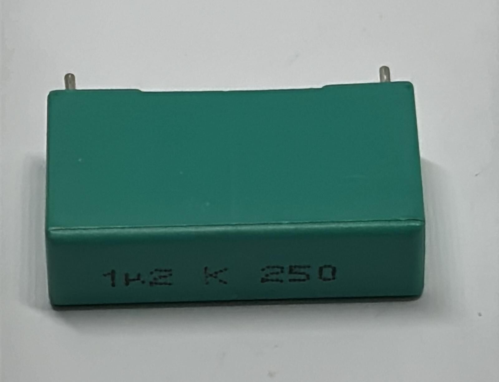 1.2UF 250V F601DF125K250C  %10 RM:22,5 KISA AYAK POLYESTER KONDANSATÖR