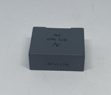 1.5UF 250V KISA BACAK %5 RM:22.5MM POLYESTER KONDANSATÖR