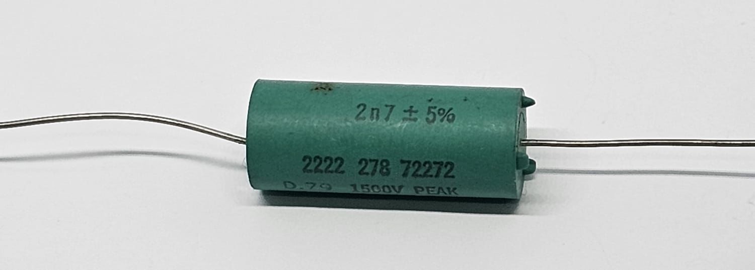 2.7NF 1500V %5 AXİEL Polyester kondansatör