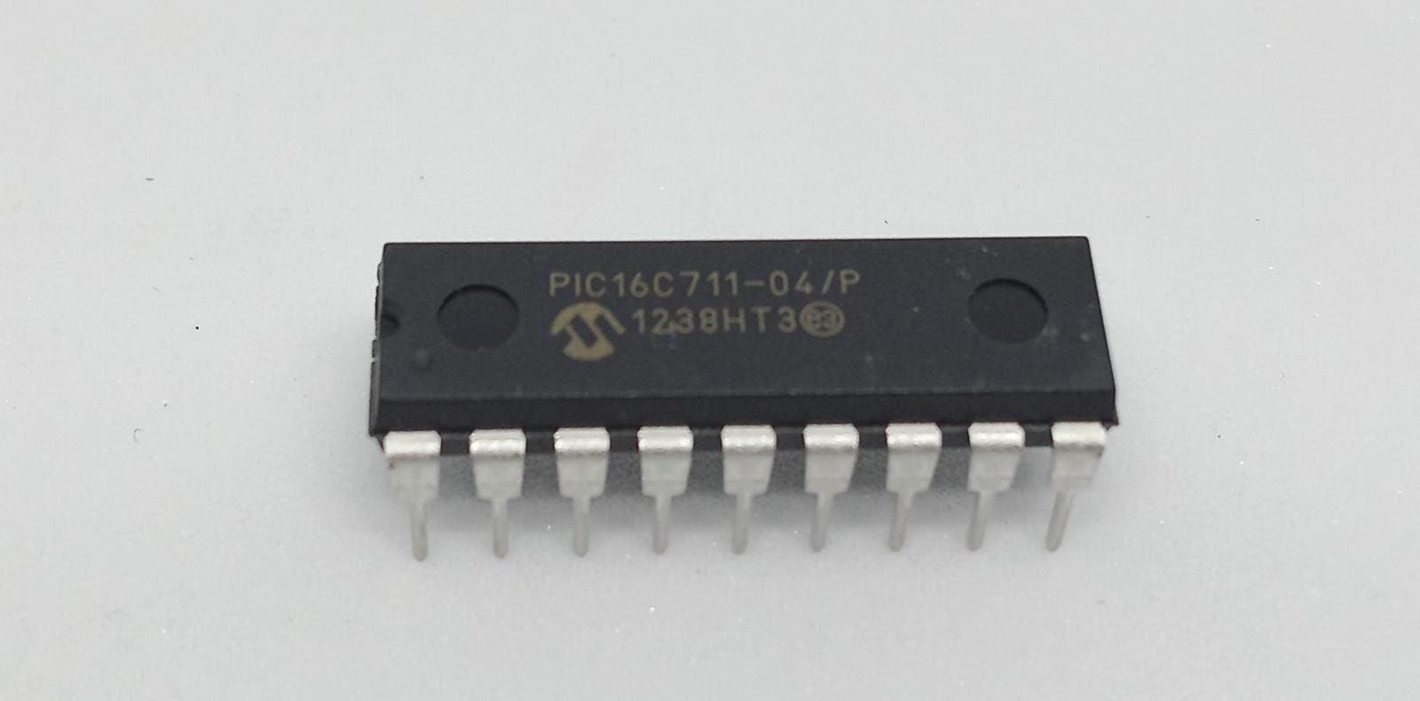 PIC16C711-04/P DIP (16C711)