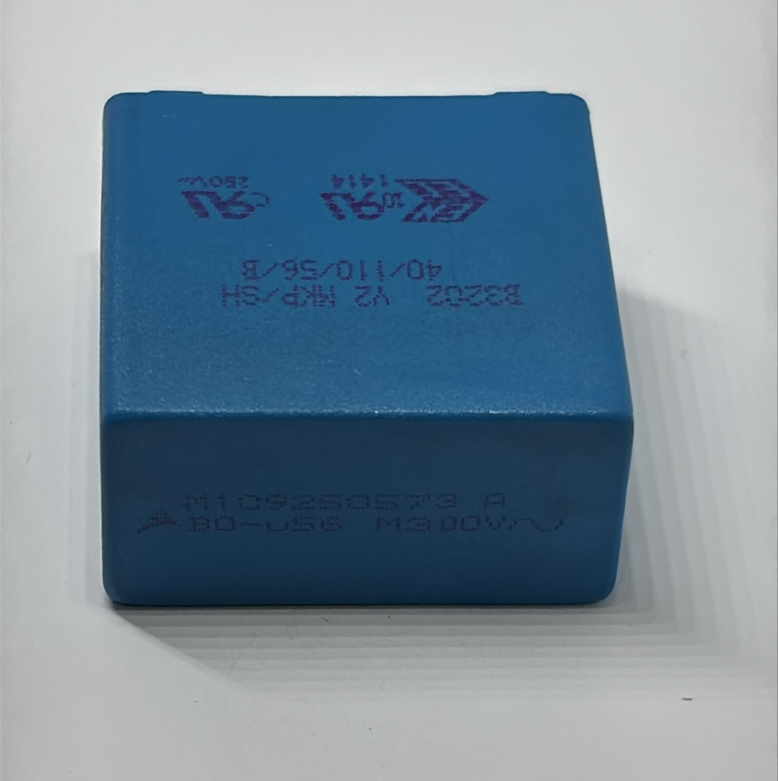 560NF 300V AC Polyester Kondansatör %20 RM:27.5MM