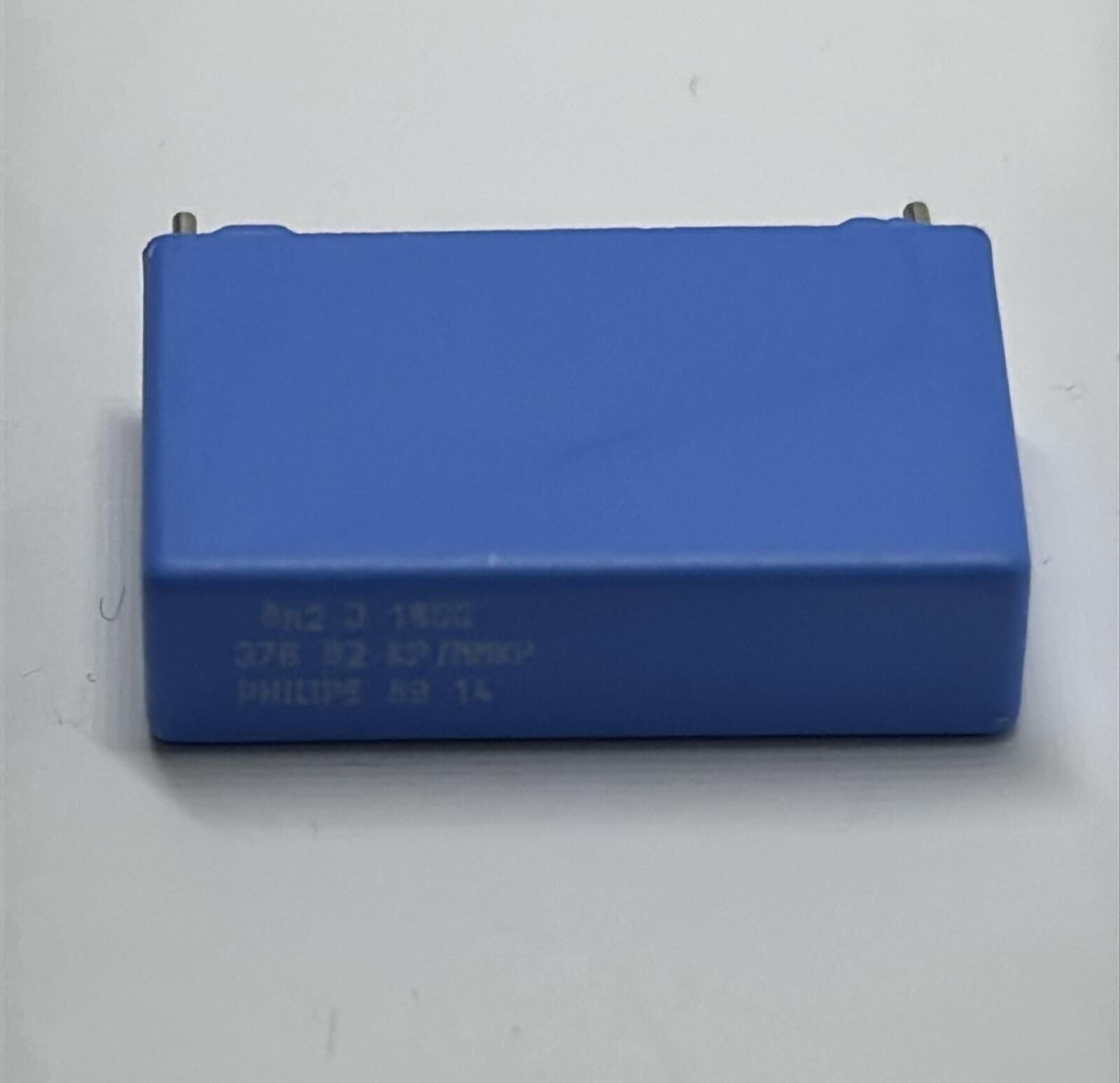 8.2NF 1600V %5 RM:22.5 Kısa Ayak Polyester Kondansatör