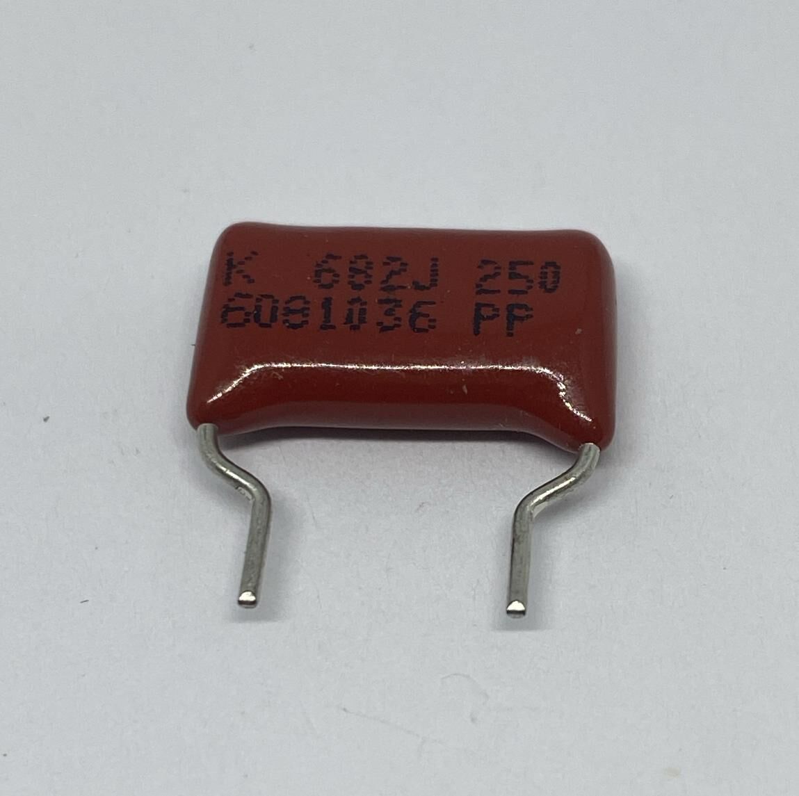 6.8NF 250V %5 RM:15-7.5 Damla Tipi Polyester Kondansatör