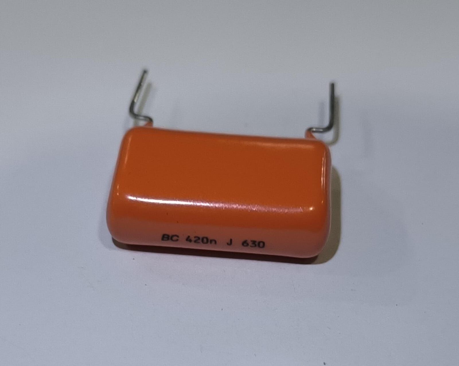 420NF 630V Damla Tipi Polyester Kondansatör  %5 RM:27.5 MKT